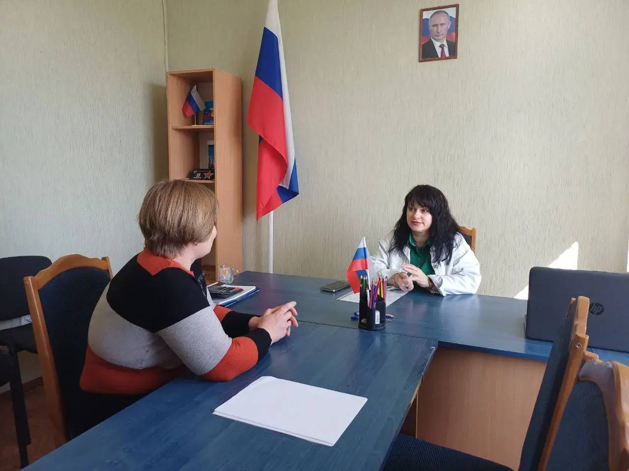 Прием граждан в селах Костогрызово и Богдановка провела депутат Каховского Совета депутатов от партии «Единая Россия» Наталья Колесник Прием граждан в селах Костогрызово и Богдановка провела депутат Каховского Совета депутатов от партии «Единая Россия» Наталья Колесник