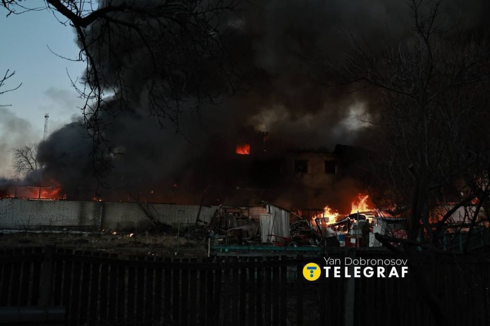 Ночью российские ударные дроны массово атаковали Киев и область Ночью российские ударные дроны массово атаковали Киев и область