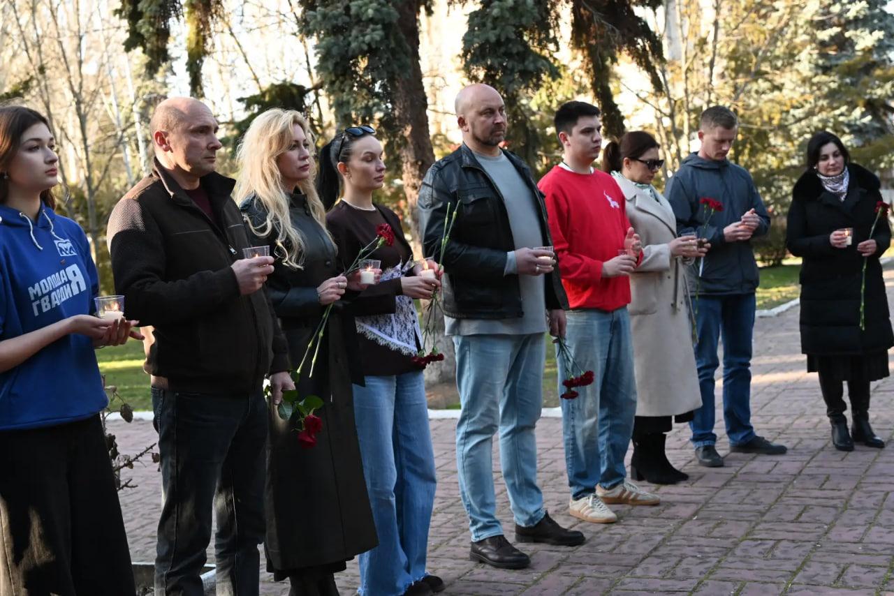 В Скадовске почтили память освободителей Херсона В Скадовске почтили память освободителей Херсона