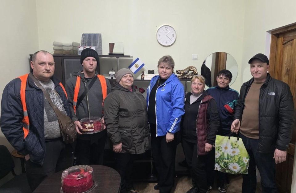 Великолепетихский округ поздравил работников жилищно-коммунального хозяйства с праздником Великолепетихский округ поздравил работников жилищно-коммунального хозяйства с праздником
