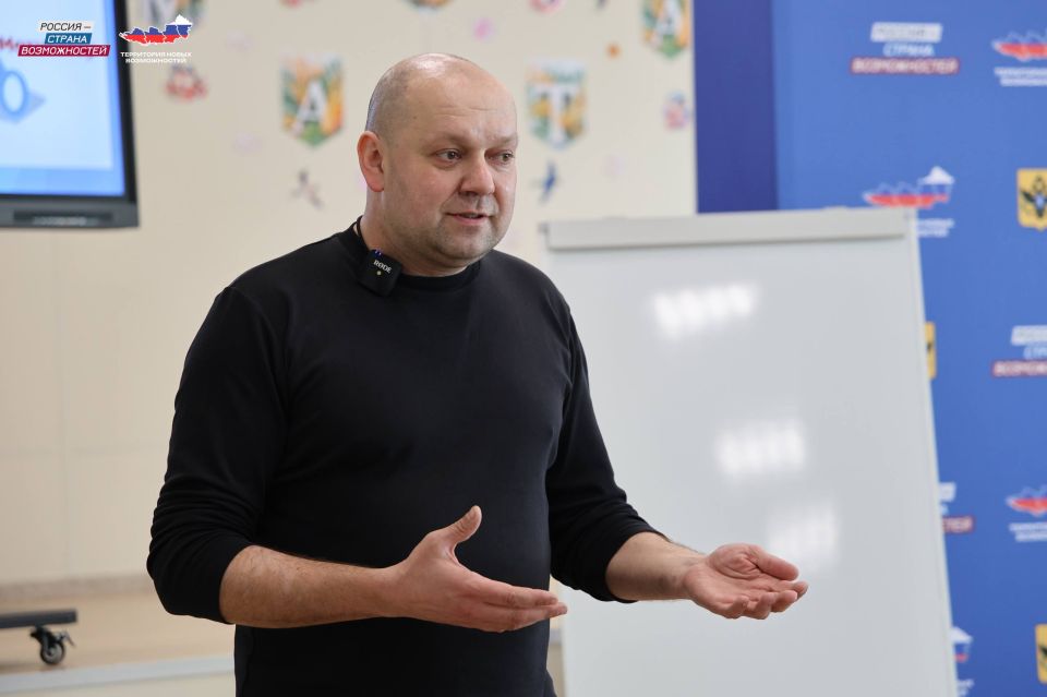 Команда "Россия — страна возможностей" провела обучающую встречу для студентов Генического медицинского колледжа Команда "Россия — страна возможностей" провела обучающую встречу для студентов Генического медицинского колледжа