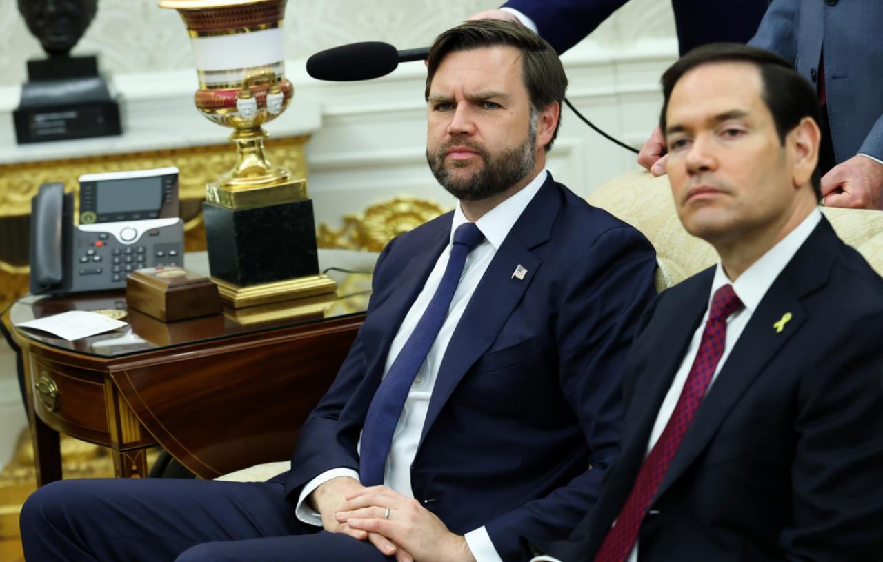 В команде президента США Дональда Трампа и в рядах его сторонников возник раскол: условно выделились два лагеря — госсекретаря Марко Рубио и вице-президента Джей Ди Вэнса, пишет Bild