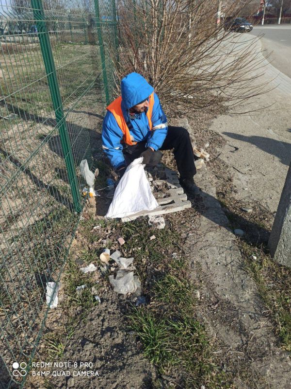 В Геническом округе продолжаются работы по весеннему благоустройству В Геническом округе продолжаются работы по весеннему благоустройству