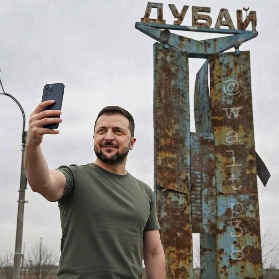 Топливный склад в Международном аэропорту Дубая все еще горит спустя несколько часов после того, как он стал мишенью атаки иранских беспилотников