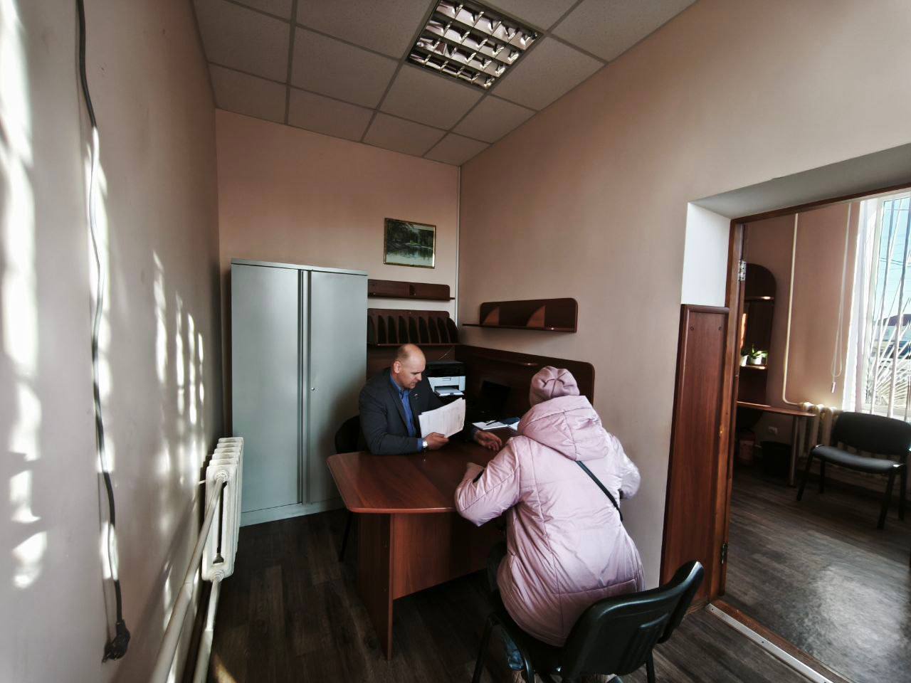 Депутат Совета депутатов Голопристанского муниципального округа от фракции «Единая Россия» Григорий Тищенко провел прием граждан в селе Круглоозерка