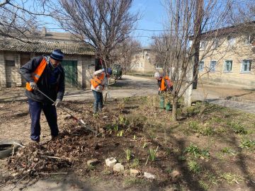 Работы по уборке микрорайона «Черемушки» пгт Новоалексеевки Генического МО подходят к завершению!