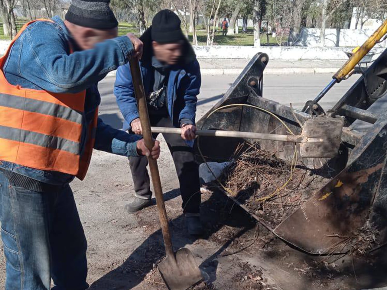Руслан Хоменко поздравил работников ЖКХ и отметил их вклад в жизнь Алешкинского округа Руслан Хоменко поздравил работников ЖКХ и отметил их вклад в жизнь Алешкинского округа
