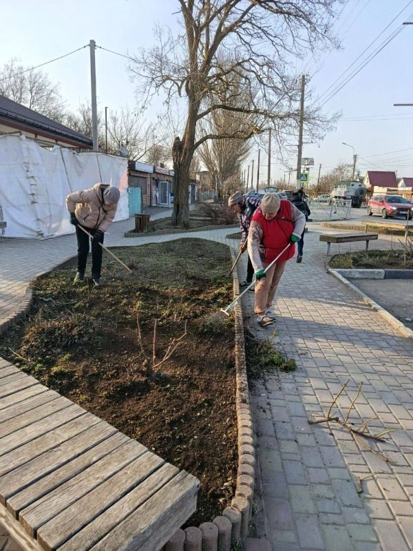 В Геническом округе продолжаются работы по весеннему благоустройству В Геническом округе продолжаются работы по весеннему благоустройству