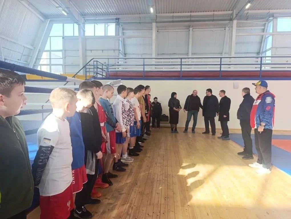 Краснодарский край передал подарки спортсменам Геническа Краснодарский край передал подарки спортсменам Геническа