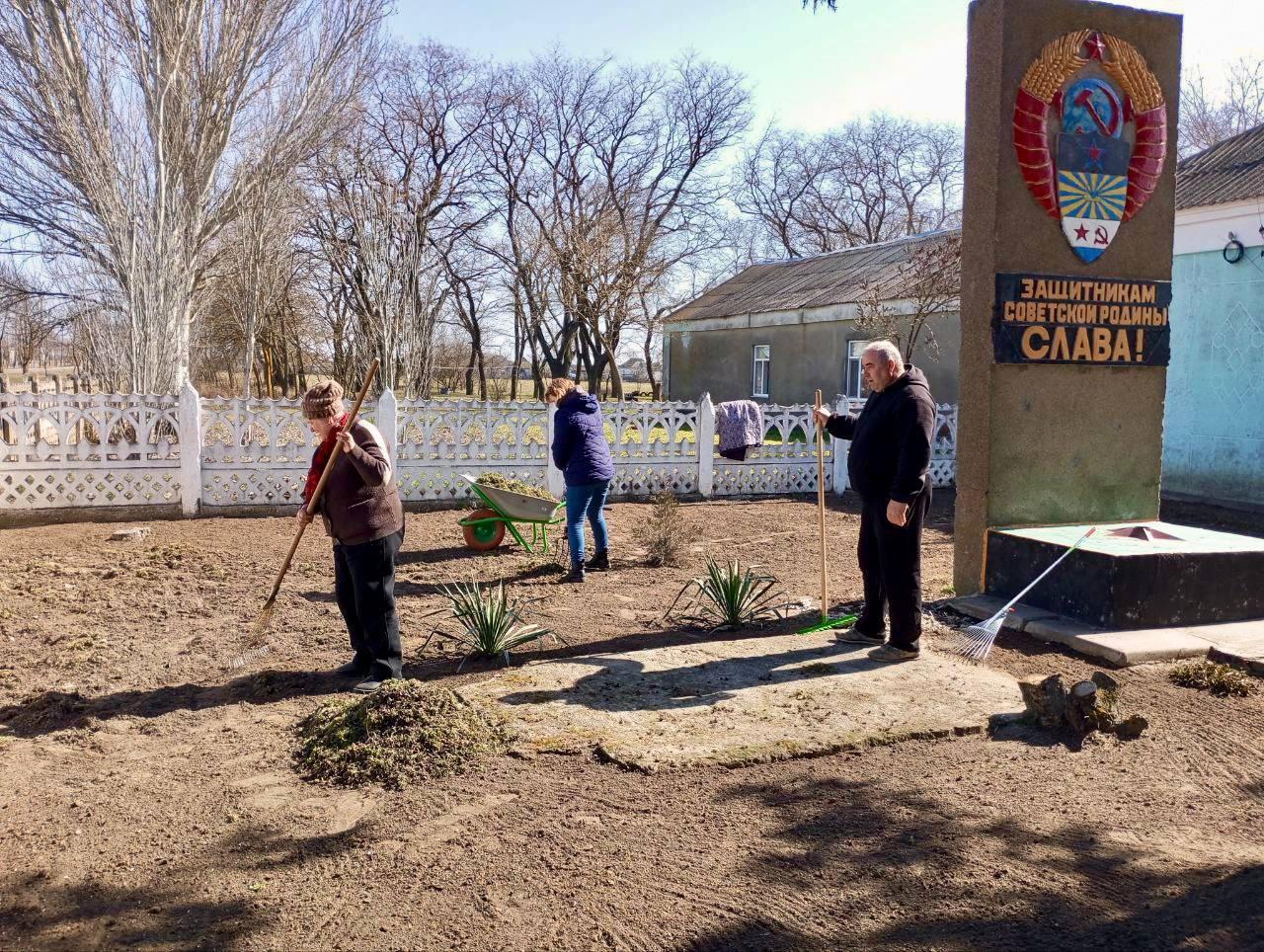 Весенний субботник в Новороссийском СДК Скадовского округа Весенний субботник в Новороссийском СДК Скадовского округа