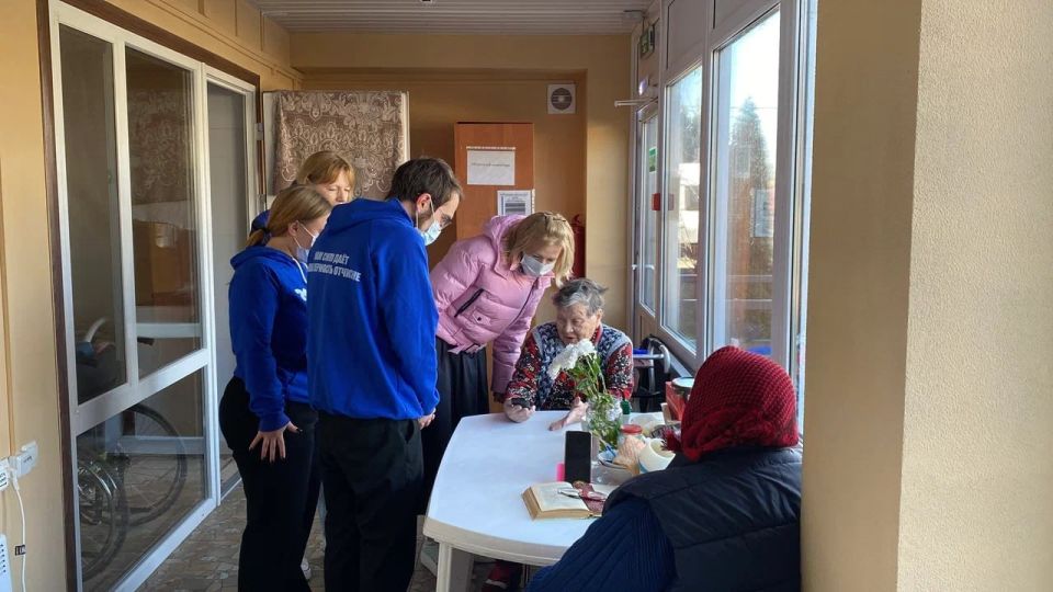 Участница предварительного голосования Единой России Елена Дмитрук навестила жителей гериатрического пансионата Участница предварительного голосования Единой России Елена Дмитрук навестила жителей гериатрического пансионата
