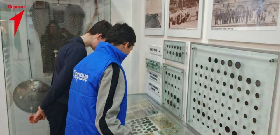 Специалисты Движения Первых провели просветительскую встречу ко Дню воссоединения Крыма с Россией Специалисты Движения Первых провели просветительскую встречу ко Дню воссоединения Крыма с Россией