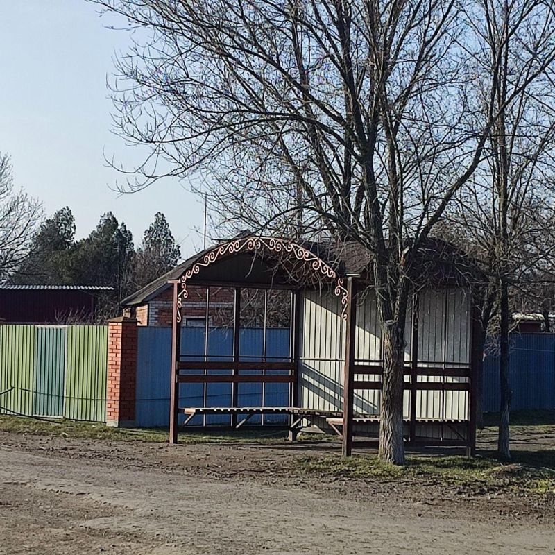 В Сокологорном установлен павильон на остановке общественного транспорта В Сокологорном установлен павильон на остановке общественного транспорта