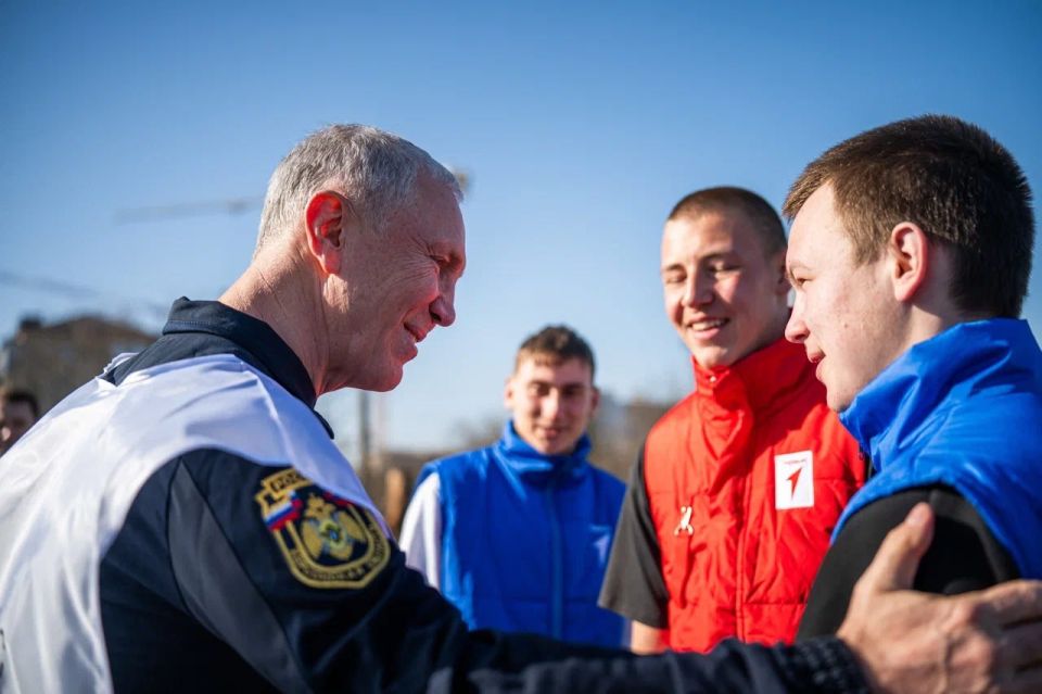 Владимир Сальдо: В Геническе высадили аллею в рамках акции «Сад памяти» Владимир Сальдо: В Геническе высадили аллею в рамках акции «Сад памяти»