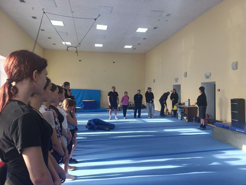 Представители Краснодарского края передали спортивный инвентарь юным спортсменам Генического округа Представители Краснодарского края передали спортивный инвентарь юным спортсменам Генического округа