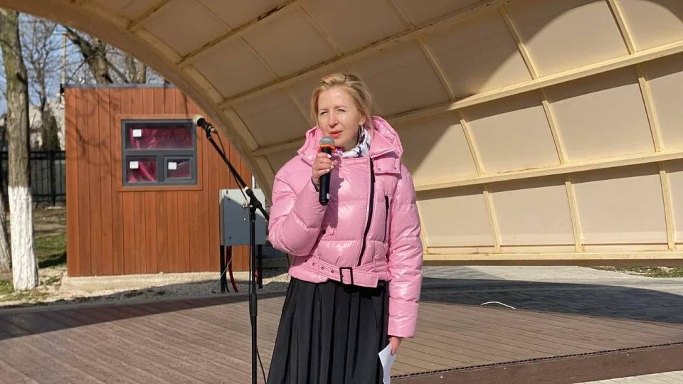 В Геническе студенты отметили годовщину воссоединения Крыма с Россией В Геническе студенты отметили годовщину воссоединения Крыма с Россией