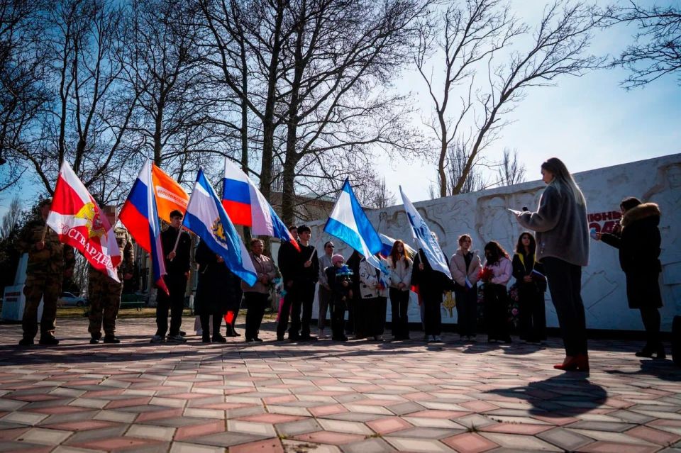 Владимир Сальдо: Ко Дню воссоединения Крыма и Севастополя с Россией в Геническом округе прошёл автопробег «Флаг единства» Владимир Сальдо: Ко Дню воссоединения Крыма и Севастополя с Россией в Геническом округе прошёл автопробег «Флаг единства»