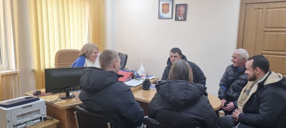 В Новотроицком ГКУ «ЦЗН ХО» состоялась встреча руководителя с жителями округа для демонстрации нового формата работы В Новотроицком ГКУ «ЦЗН ХО» состоялась встреча руководителя с жителями округа для демонстрации нового формата работы