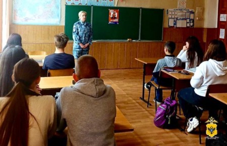 Полицейские провели профилактическую лекцию для учащихся Сокологорненской школы