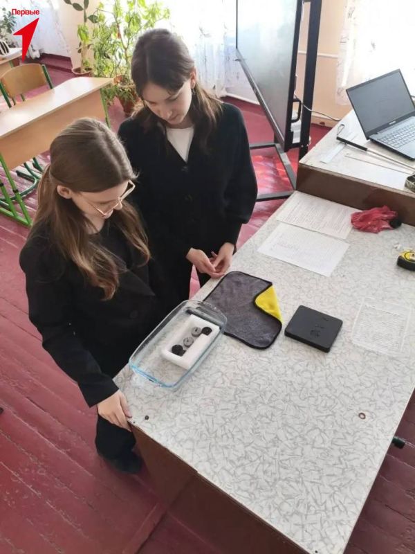 Первые Строгановской школы провели эксперимент на уроке физики Первые Строгановской школы провели эксперимент на уроке физики