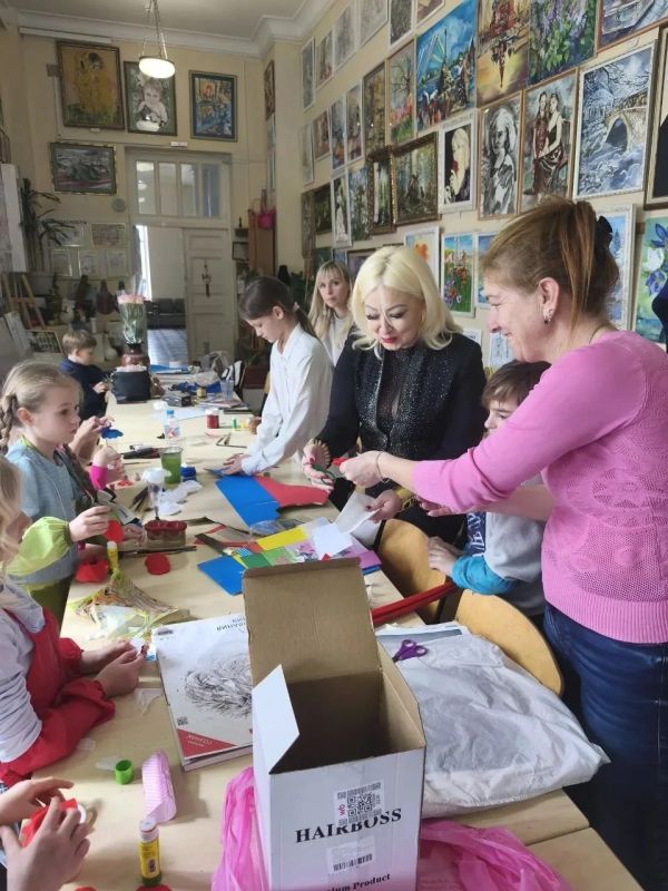 Выставка «Крымская весна»: искусство памяти и единства посвящена воссоединению Крыма и России Выставка «Крымская весна»: искусство памяти и единства посвящена воссоединению Крыма и России