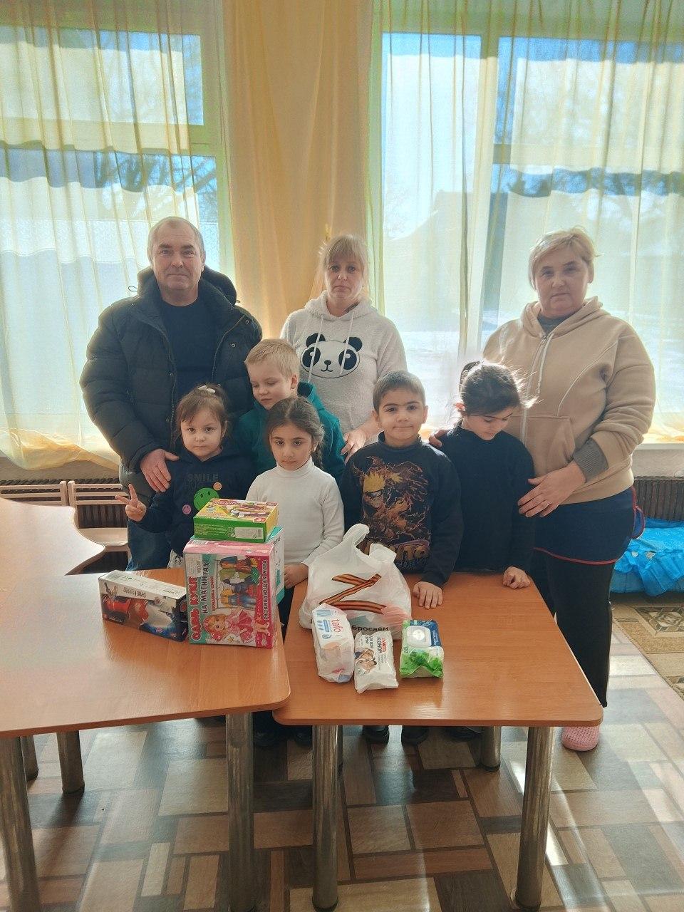 Рязанцы привезли гумпомощь для Крестовского детского сада