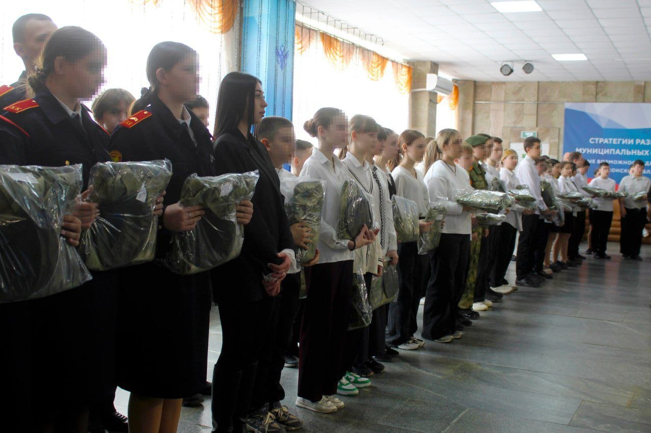 100 херсонских кадетов Росгвардии получили единую форму одежду