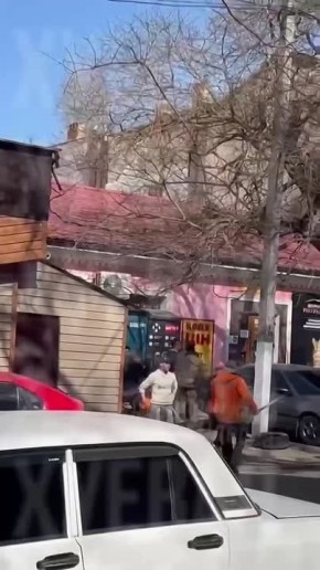 В Одессе коммунальщики отбили мужика у ТЦК-ашников