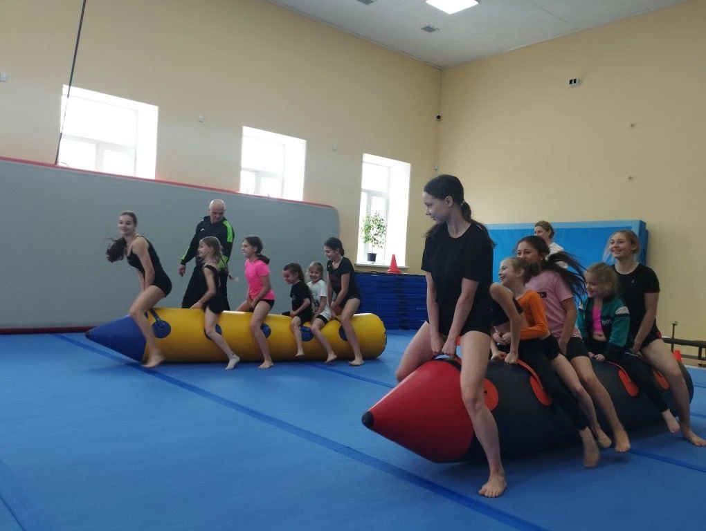 Акробатика без границ: звездный мастер-класс и новые горизонты в Геническом ДЮСЦ Акробатика без границ: звездный мастер-класс и новые горизонты в Геническом ДЮСЦ