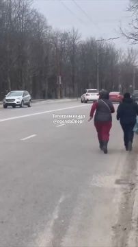 — Вы что делаете? Отпустите человека