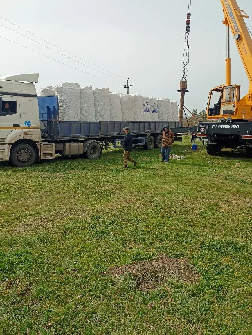 Специалисты из Мордовии прибыли в Каланчак для проведения капремонта крыши Каланчакской ЦРБ Специалисты из Мордовии прибыли в Каланчак для проведения капремонта крыши Каланчакской ЦРБ