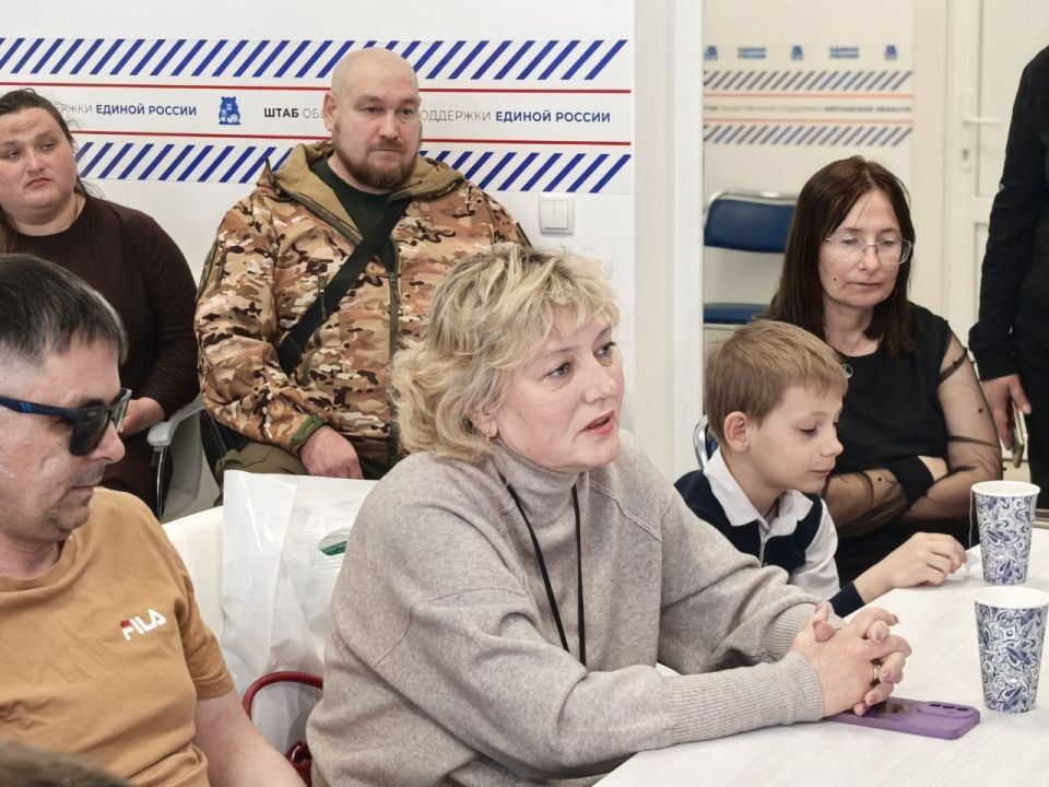 Сегодня на базе регионального отделения Партии "Единая Россия" состоялся квартирник, который стал не просто мероприятием, а настоящим разговором по душам Сегодня на базе регионального отделения Партии "Единая Россия" состоялся квартирник, который стал не просто мероприятием, а настоящим разговором по душам