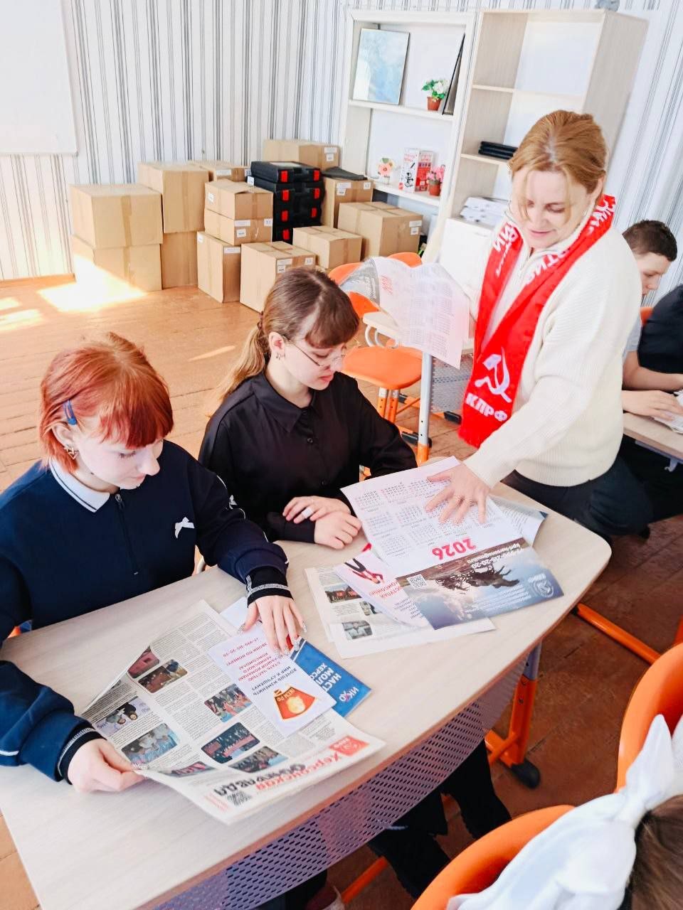 Новотроицкие коммунисты встретились с учащимися Александровской школы Новотроицкие коммунисты встретились с учащимися Александровской школы