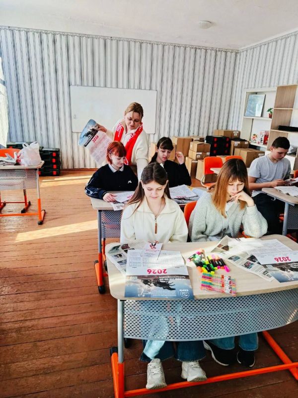 Новотроицкие коммунисты встретились с учащимися Александровской школы Новотроицкие коммунисты встретились с учащимися Александровской школы