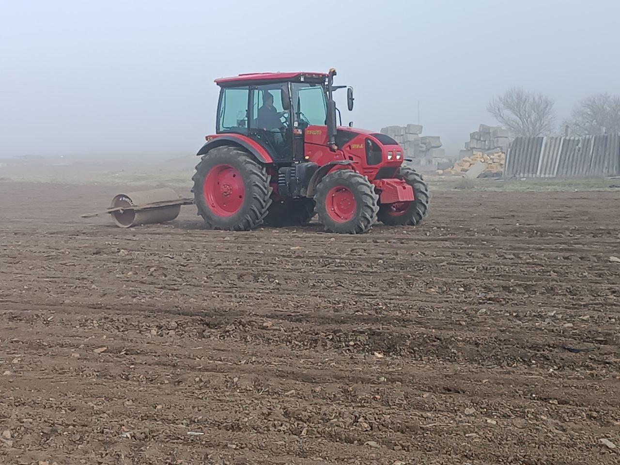 В Новотроицком лесхозе провели прикатывание почвы для сохранения будущих лесов