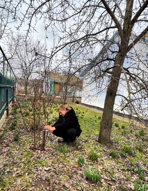 Юнармейцы оказали помощь пожилой маломобильной жительнице Каховского округа Юнармейцы оказали помощь пожилой маломобильной жительнице Каховского округа