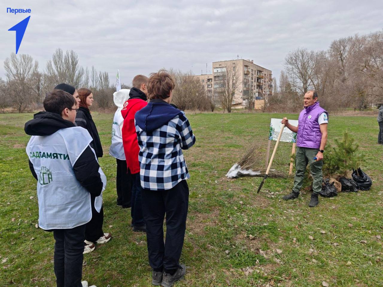 Первые Красненской школы приняли участие в акции «Сад памяти» Первые Красненской школы приняли участие в акции «Сад памяти»