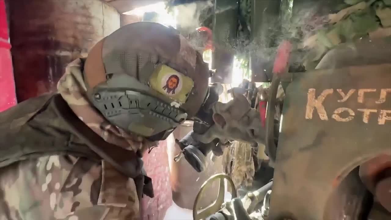 Енот из Херсона: Расчет 122-мм орудия «Д-30» Тульских десантников уничтожил группу пехоты ВСУ в Сумской области