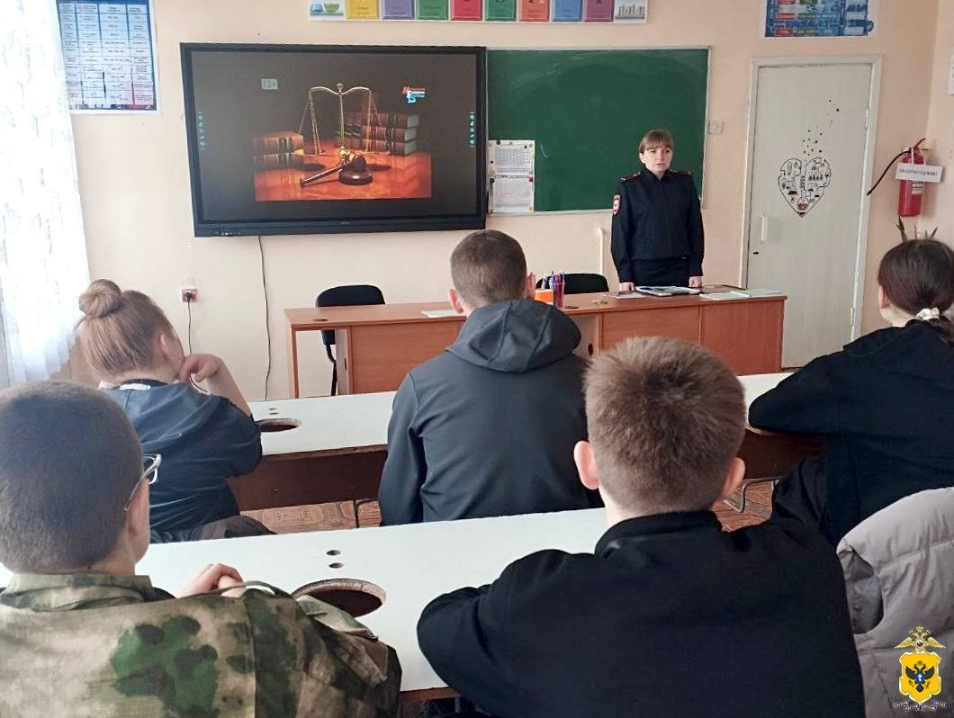 В Херсонской области полицейские продолжают цикл профилактических мероприятий для школьников по антидропперству