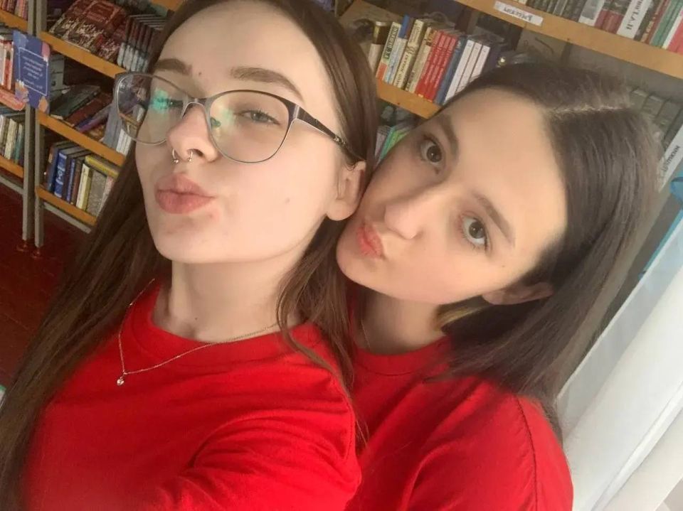 Школьные будни Первых. Друзья, мы продолжаем делиться историями наших активистов! Сегодня о своей школьной жизни и участии в Движении Первых рассказывает активистка Чаплинской школы № 2 Дарья Смирнова Школьные будни Первых. Друзья, мы продолжаем делиться историями наших активистов! Сегодня о своей школьной жизни и участии в Движении Первых рассказывает активистка Чаплинской школы № 2 Дарья Смирнова
