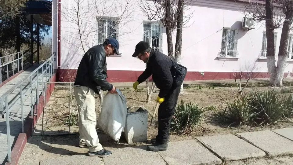 Владимир Оганесов: Чистота начинается с малого: коммунальщики привели в порядок село Новые Лагеря Владимир Оганесов: Чистота начинается с малого: коммунальщики привели в порядок село Новые Лагеря