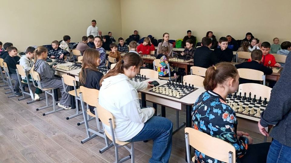 39 юных будущих гроссмейстеров, 9 туров и море побед: в Скадовске определили лучших шахматистов области 39 юных будущих гроссмейстеров, 9 туров и море побед: в Скадовске определили лучших шахматистов области