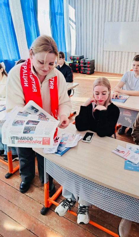 Новотроицкие коммунисты встретились с учащимися Александровской школы Новотроицкие коммунисты встретились с учащимися Александровской школы