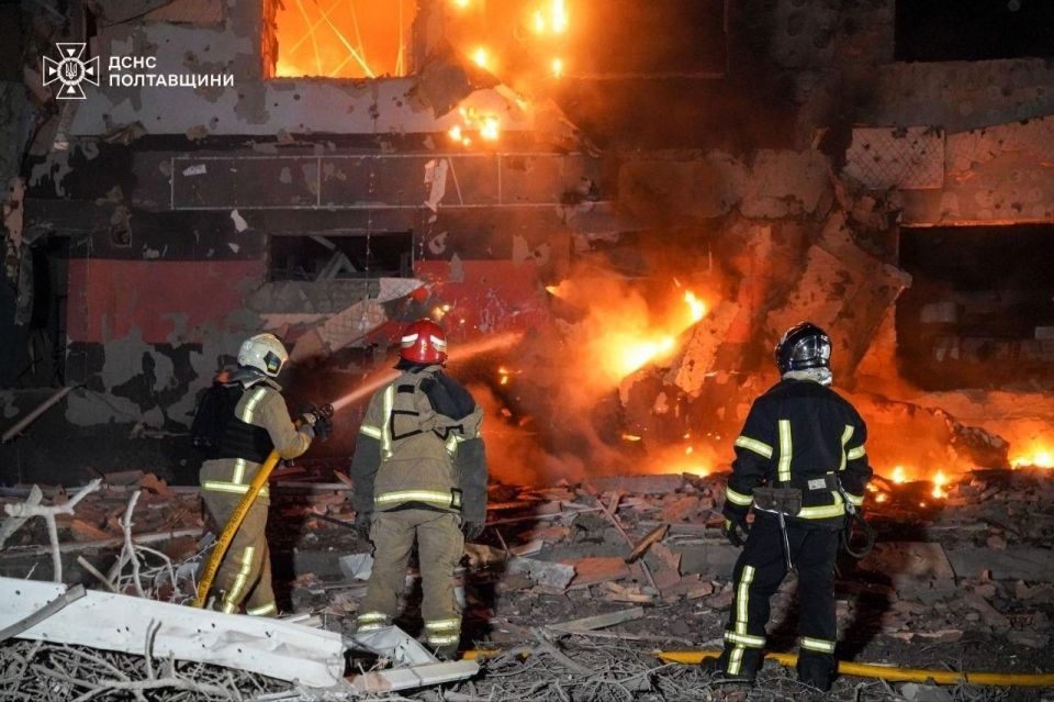 Вооружённые силы России этой ночью нанесли удар возмездия по предприятиям ВПК и военным аэродромам Украины, используемым в интересах ВСУ Вооружённые силы России этой ночью нанесли удар возмездия по предприятиям ВПК и военным аэродромам Украины, используемым в интересах ВСУ