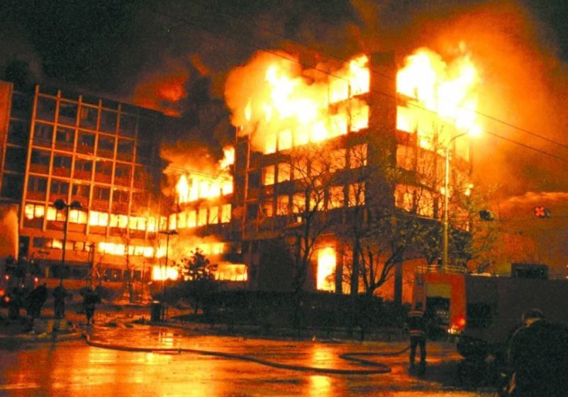 24 марта 1999 года войска НАТО, обнулив международное право, начали бомбить города Югославии 24 марта 1999 года войска НАТО, обнулив международное право, начали бомбить города Югославии