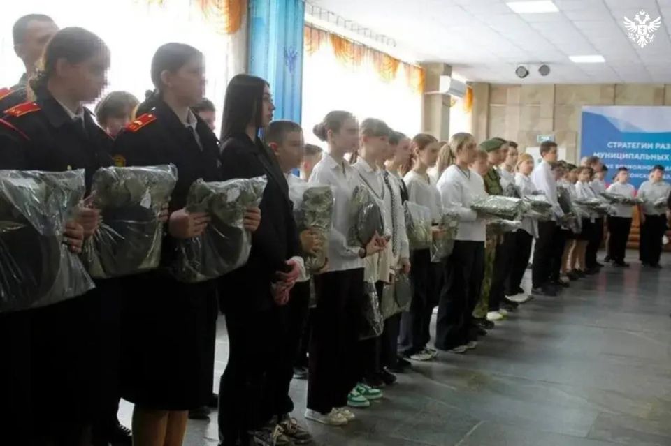 В Геническе пополнились ряды юных росгвардейцев В Геническе пополнились ряды юных росгвардейцев