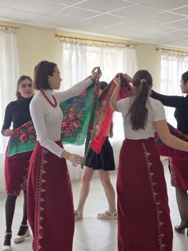Сила России — в единстве: праздник в Красненской школе Скадовского округа Сила России — в единстве: праздник в Красненской школе Скадовского округа