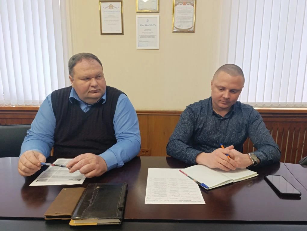 В Геническе обсудили ремонт дорог с жителями В Геническе обсудили ремонт дорог с жителями