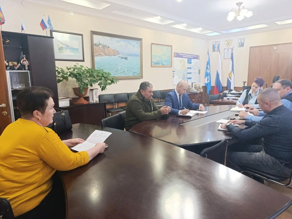 В Геническе обсудили ремонт дорог с жителями В Геническе обсудили ремонт дорог с жителями