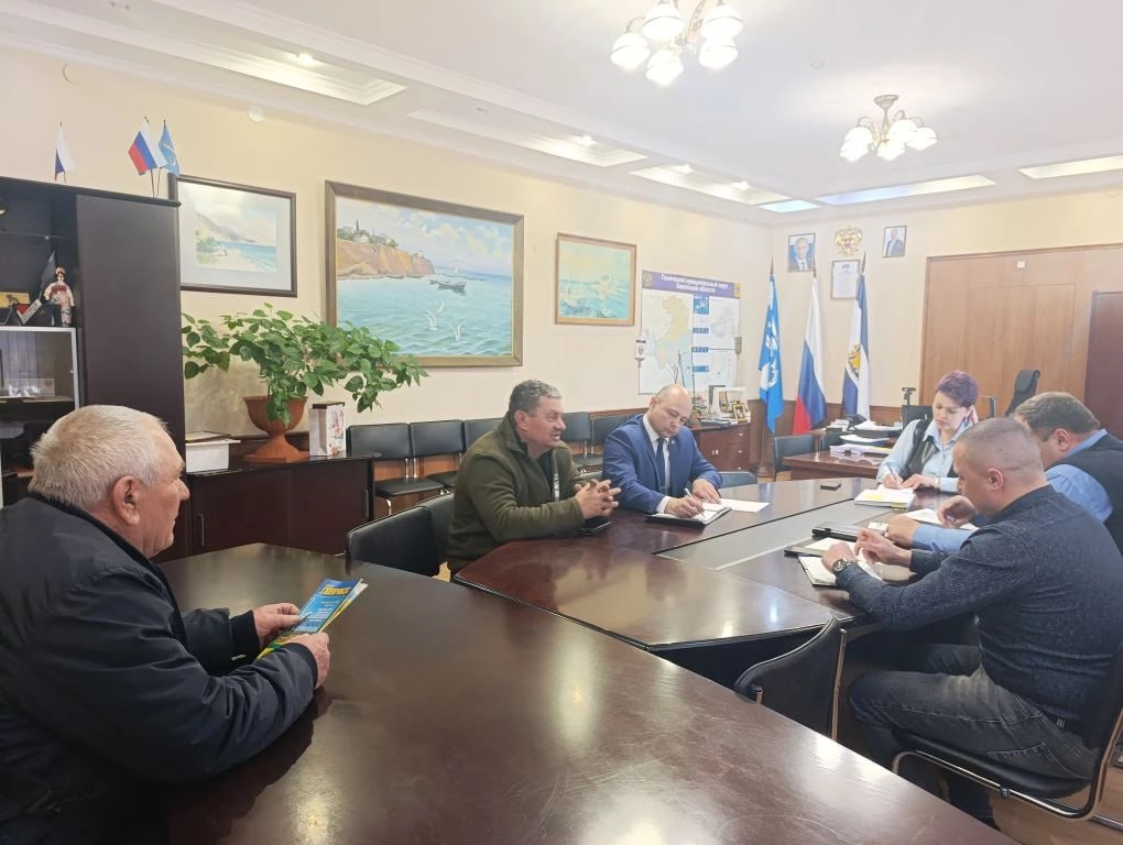 В Геническе обсудили ремонт дорог с жителями В Геническе обсудили ремонт дорог с жителями